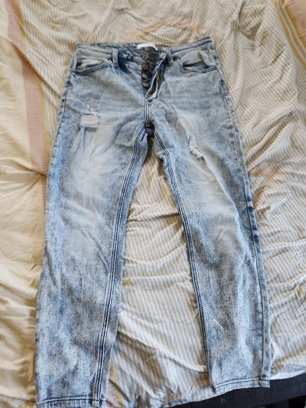 Kancan distressed skinny leg pants size 30